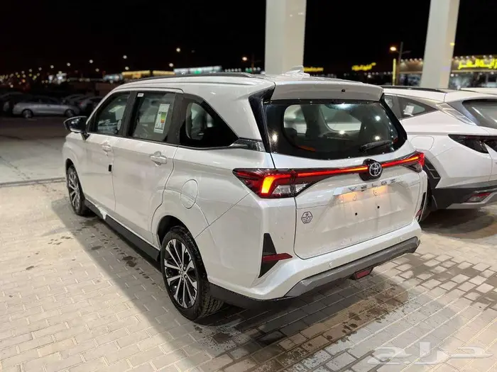 تويوتا فيلوز GLX بنزين 7 مقاعد موديل 2025 سعودي 4