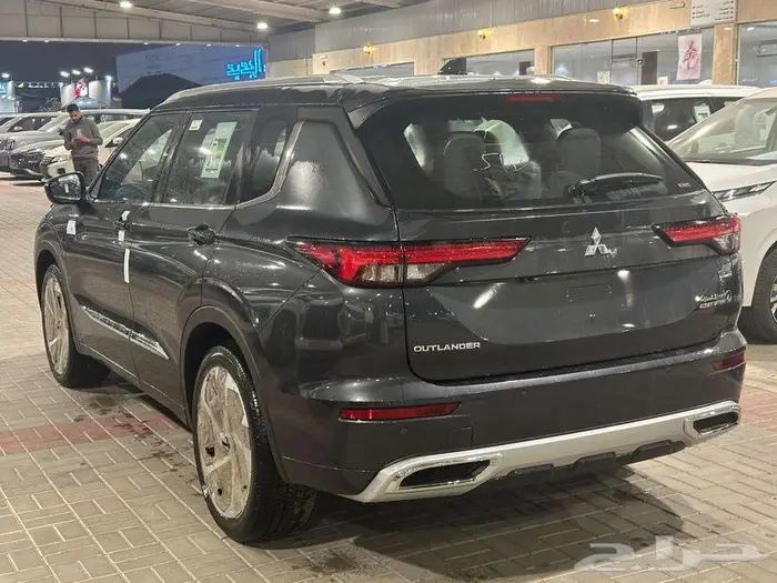 عرض خاص متسوبيشي اوتلاندر فل 2025 بريميوم 1
