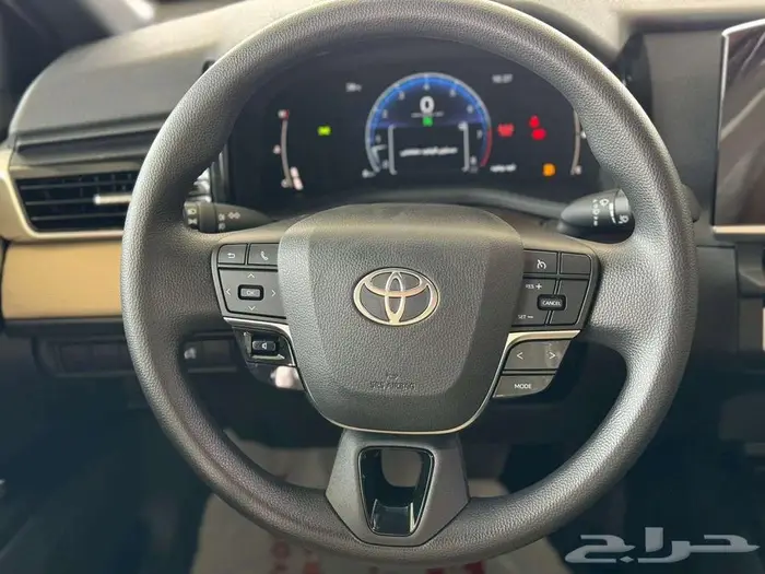 تويوتا كامري E بنزين استاندر 2025 4