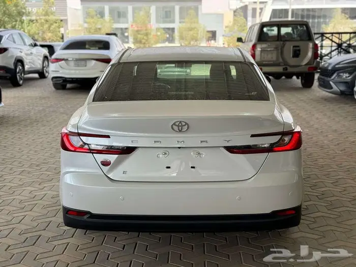 تويوتا كامري E بنزين استاندر 2025 3