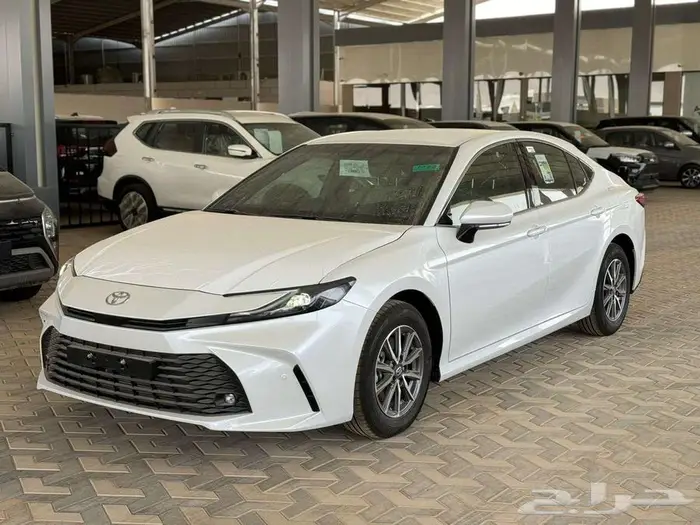 تويوتا كامري E بنزين استاندر 2025 1