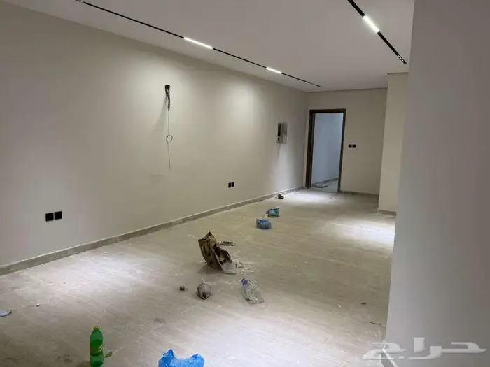 للايجار شقة مدخل مستقل معا سطح في حي الضباب 3