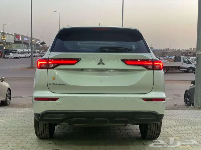 ميتسوبيشي أوتلاندر ستاندر 2024 - بانوراما 5