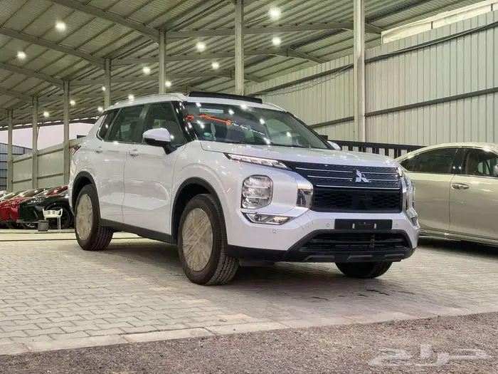 ميتسوبيشي أوتلاندر ستاندر 2024 - بانوراما 1