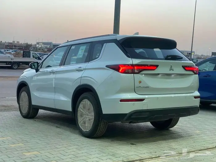 ميتسوبيشي أوتلاندر ستاندر 2024 - بانوراما 3