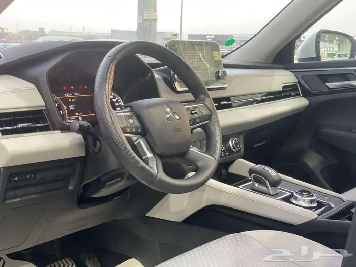 ميتسوبيشي أوتلاندر ستاندر 2024 - بانوراما 9