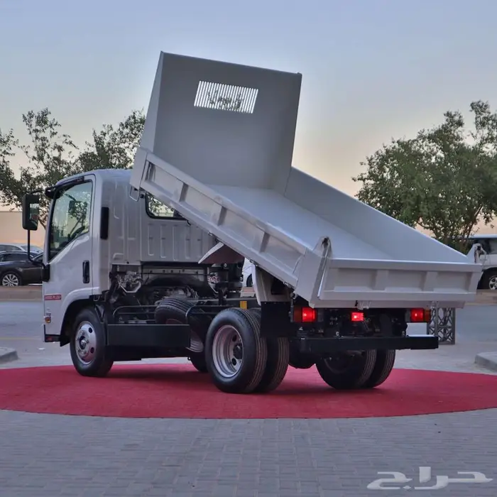 ايسوزو قلاب3 طن 2025 ياباني 15