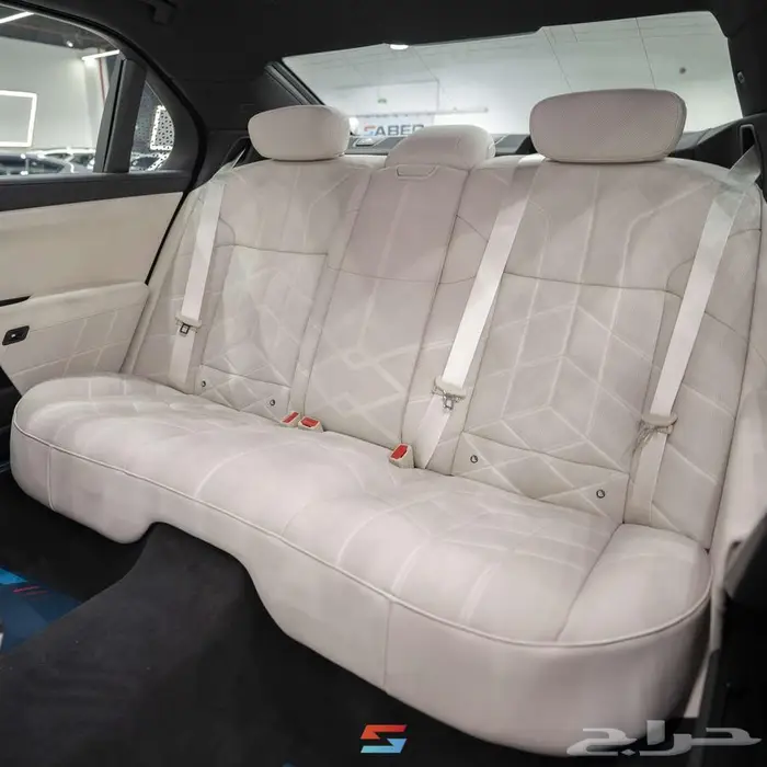 بي ام دبليو 735i 2026 11