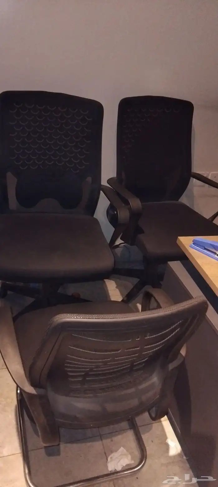 عدد اثنين مكتب وطقم كراسي واثنين كمبيوتر كامل 3