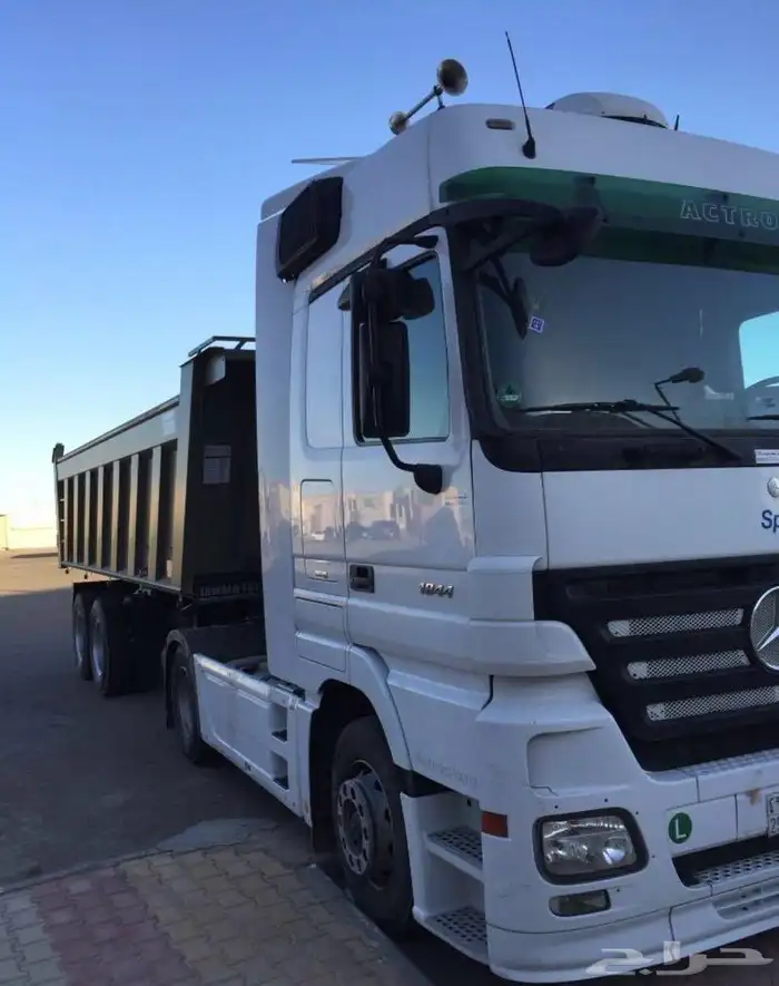 محتاج تريله بدون سواق ايجار شهري 0