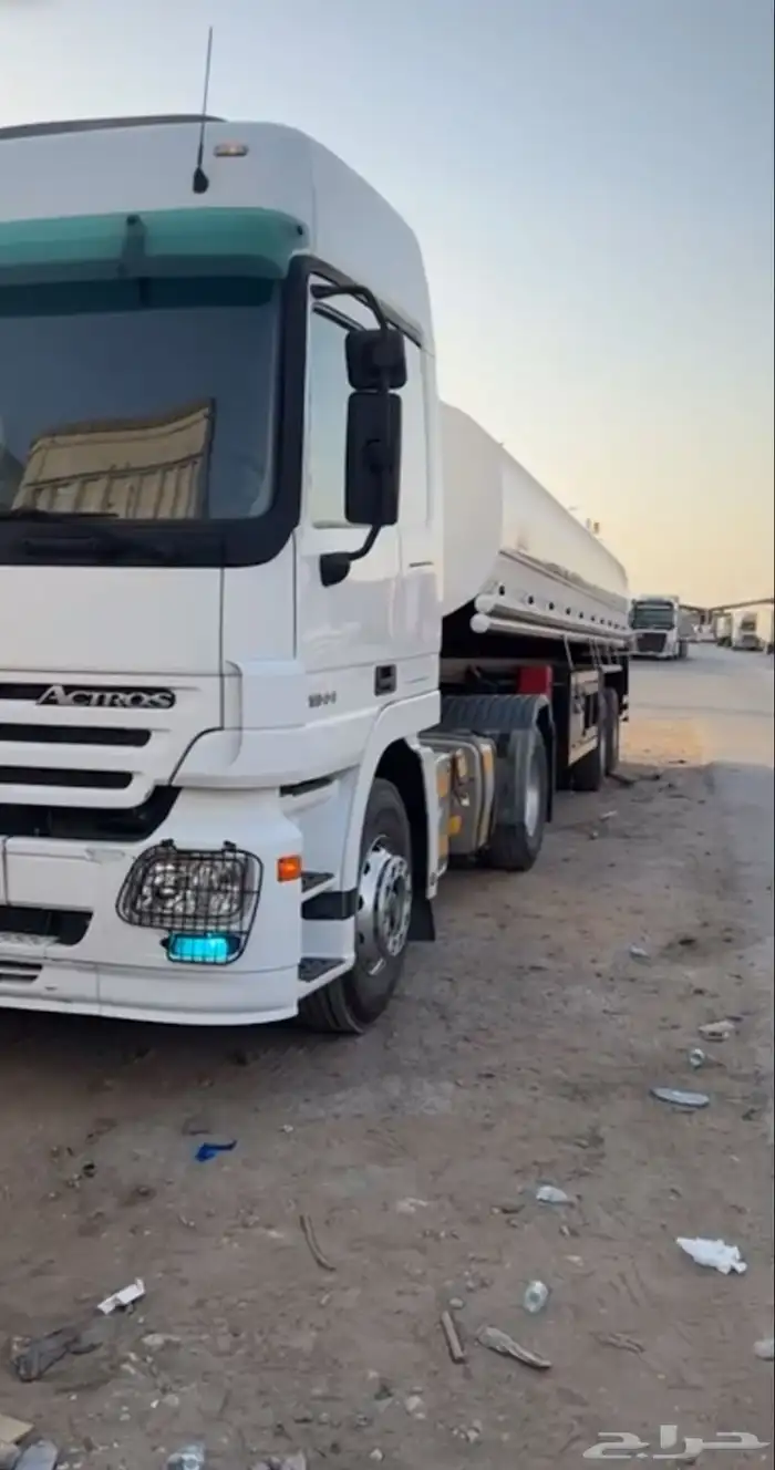 للبيع راس اكترس موديل 2005 مع تانكي ماء 30 طن جديد 0