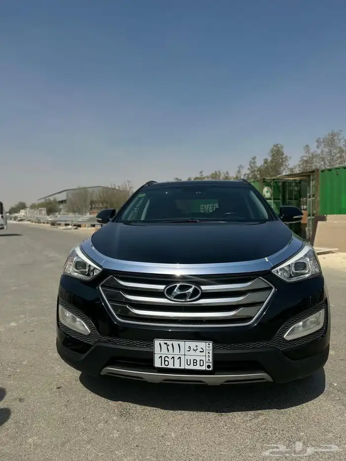 Hyundai Santa Fe 2015 AWD full options. 3
