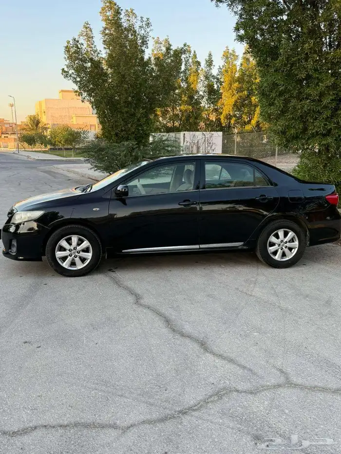 للبيع كورولا 2011 اوتماتيك 3