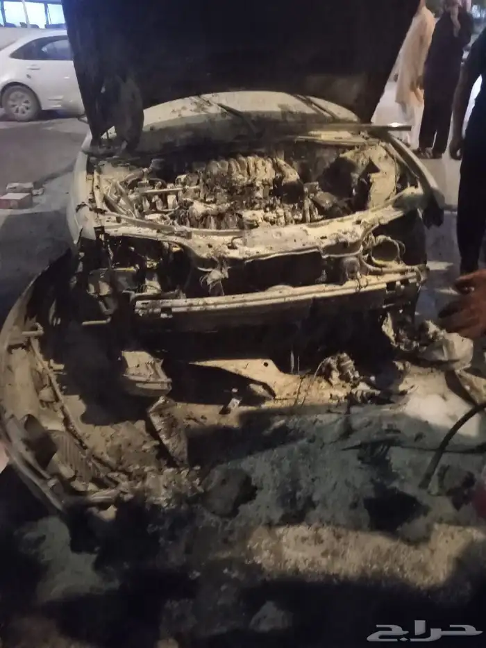 سيارة تشليح تسببت لحريق من الامام كما موضح في الصوره 4