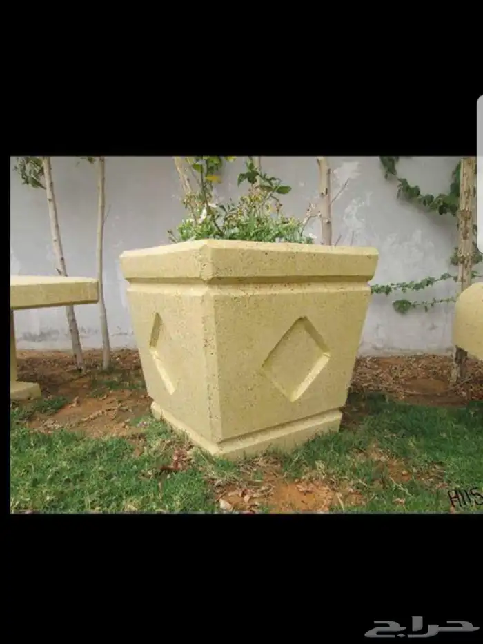 توفر لدينا احواض زراعة للحدائق والاماكن العامة وأيضا  كراسي 4