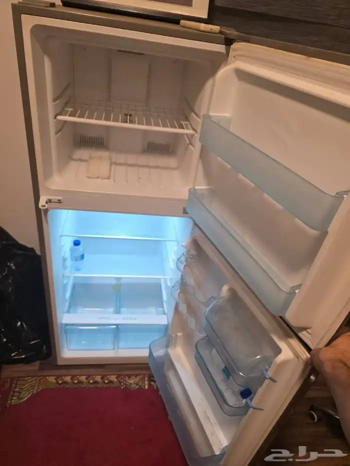 غاز وثلاجة وطاولة للبيع 3