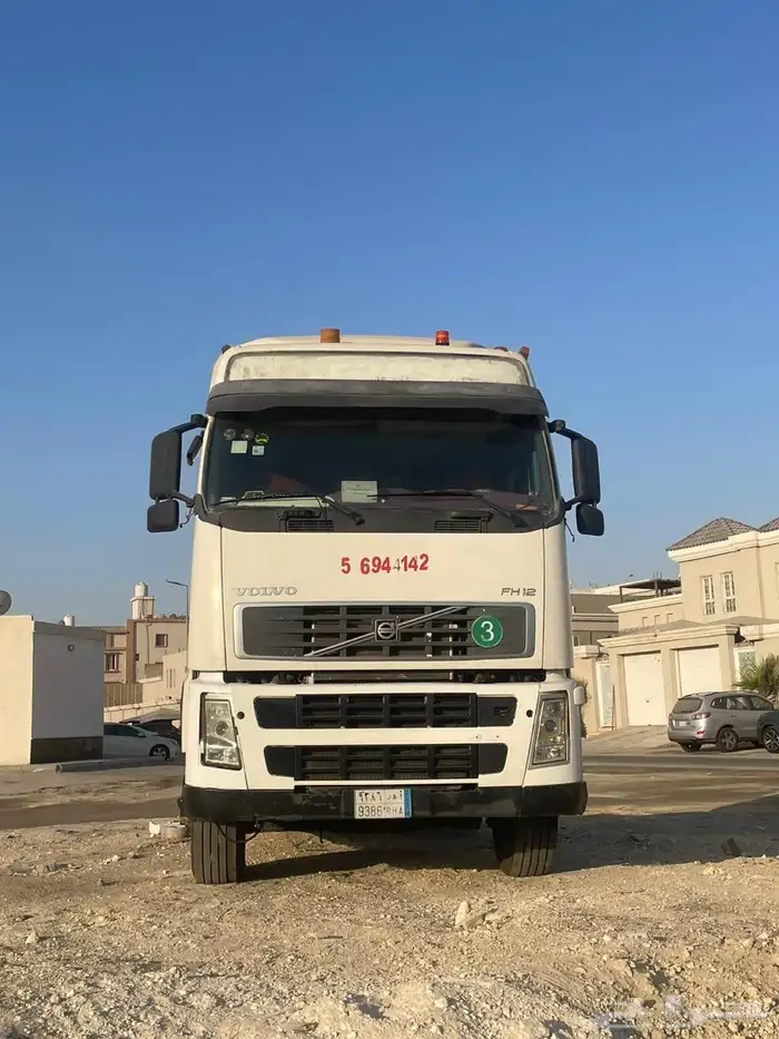 للبيع تريلة فولفو نظيفة جدا موديل 2005 مفحوصة مجددة قير وم 0