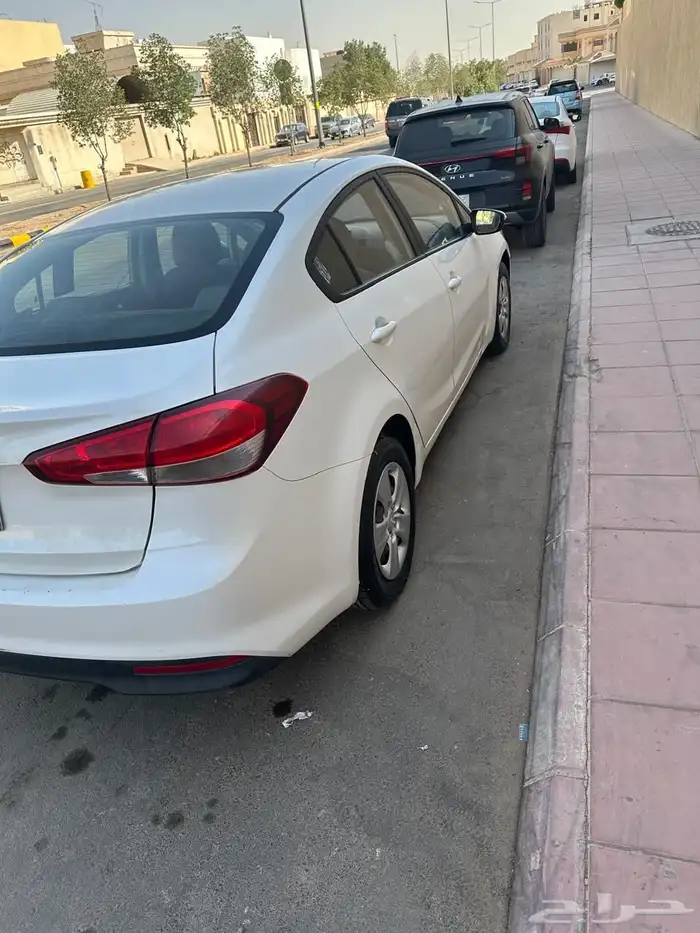 للبيع سيارة كيا سيراتو موديل 2017 مشيه 170الف 8