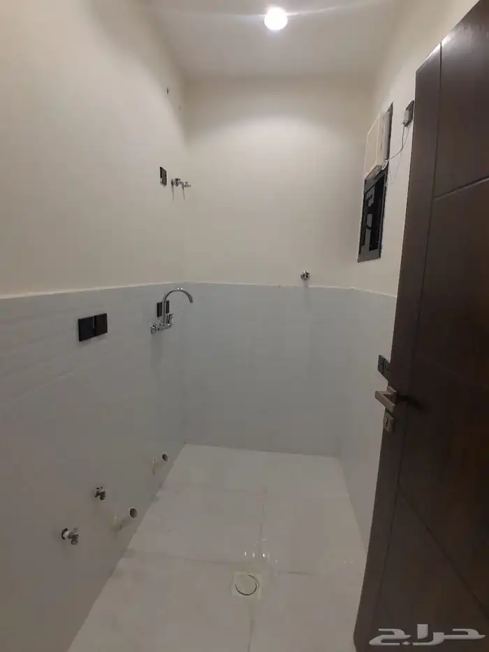 للبيع روف ارضي مع ملحق بمدخل سيارة تشطيبات فاخره بسعر 620الف 19