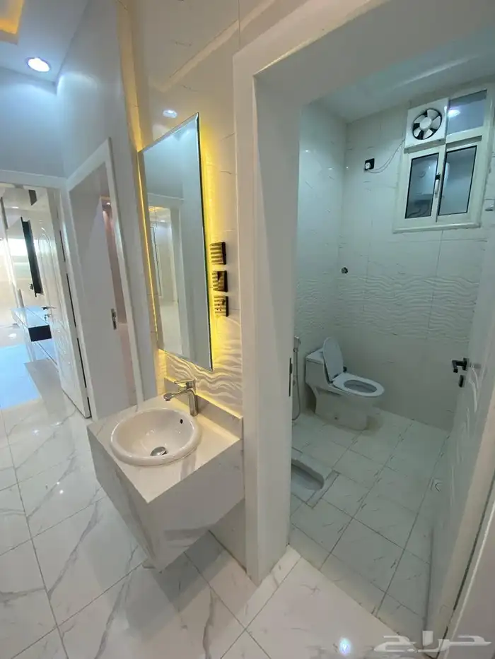 للبيع روف علوي مع ملحق تشطيبات فاخره الموقع خلف مطار ابها 10