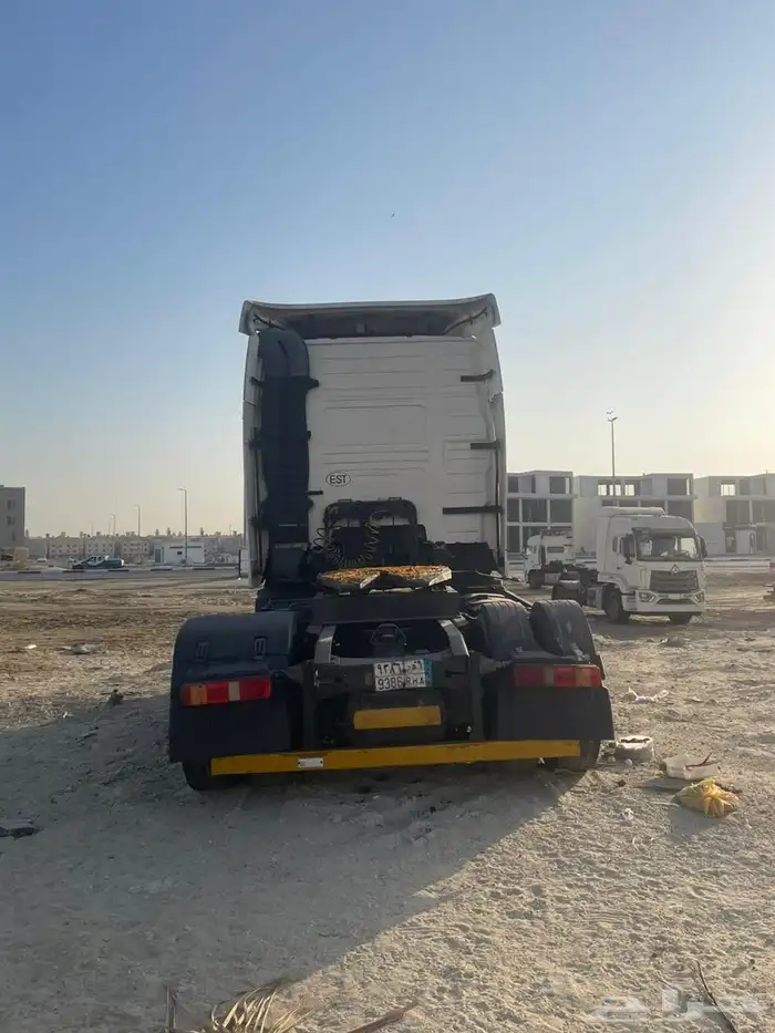 للبيع تريلة فولفو نظيفة جدا موديل 2005 مفحوصة مجددة قير وم 3