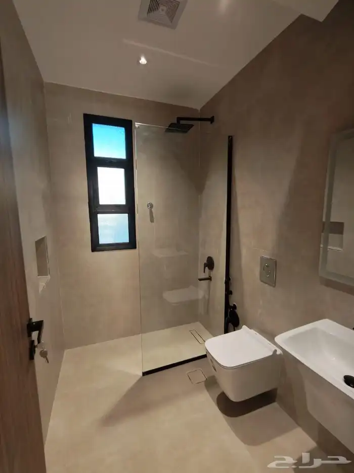 فله نص ارض للبيع حي الفلاح 5