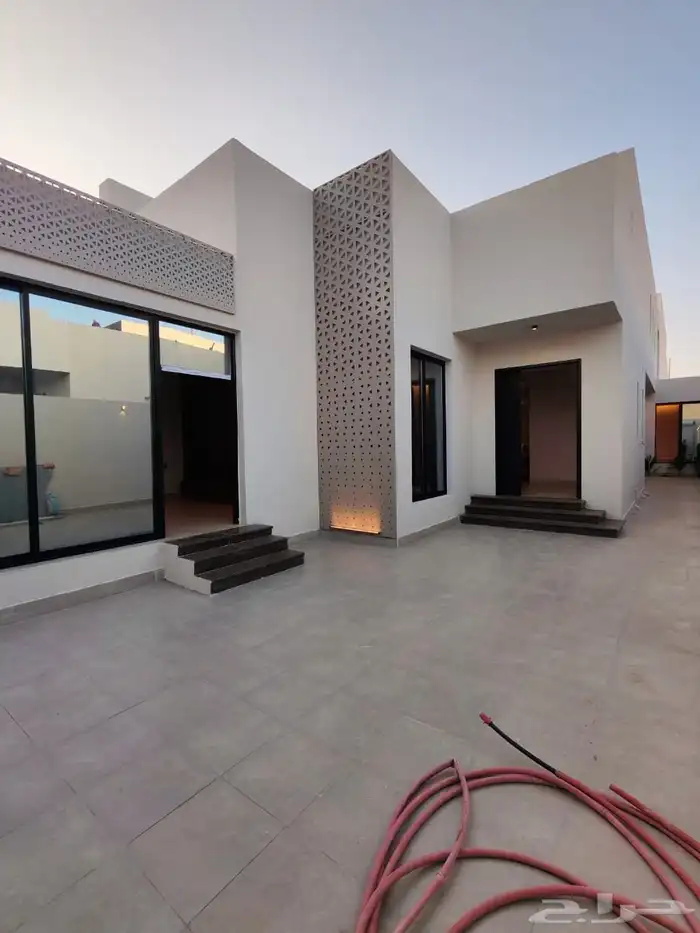 فله نص ارض للبيع حي الفلاح 0