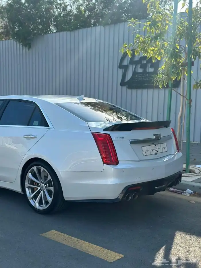 للبيع كاديلاك CTS V 9