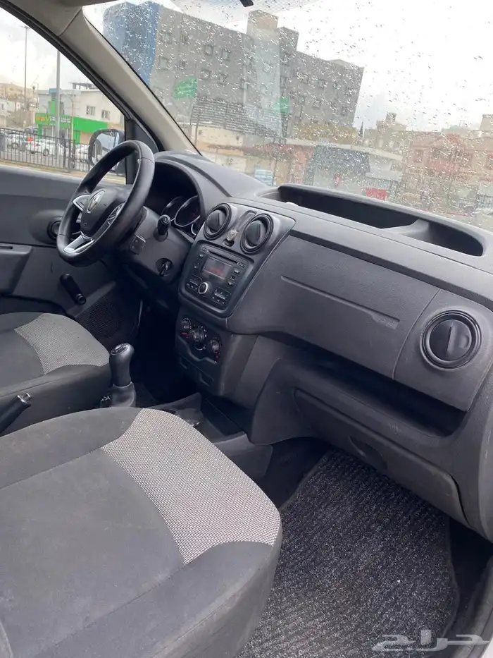 فان نقل بضائع رينو 5