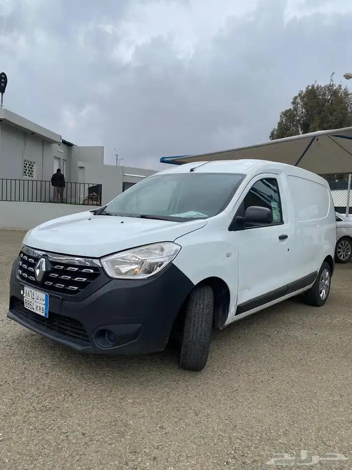 فان نقل بضائع رينو 1