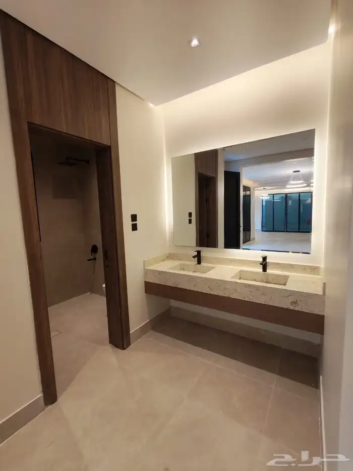 فله نص ارض للبيع حي الفلاح 2