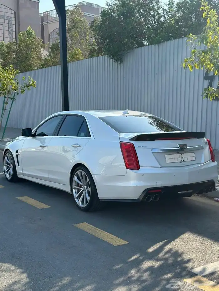 للبيع كاديلاك CTS V 5