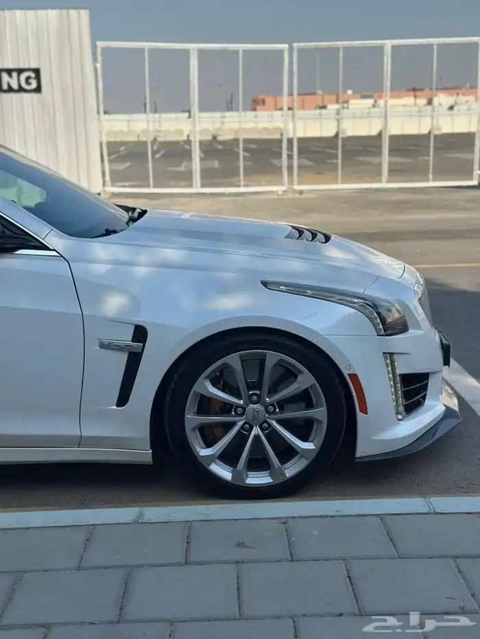 للبيع كاديلاك CTS V 10