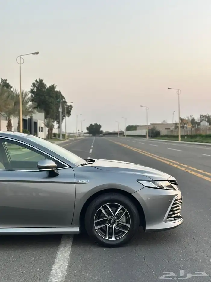 تويوتا كامري 2023 LE هايبرد 5
