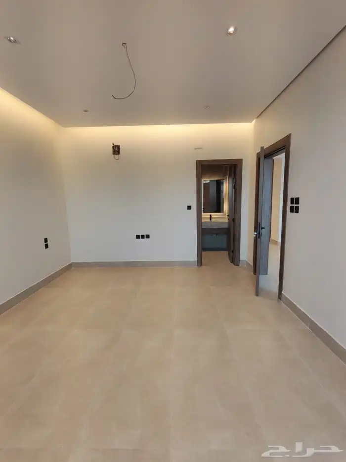 فله نص ارض للبيع حي الفلاح 12