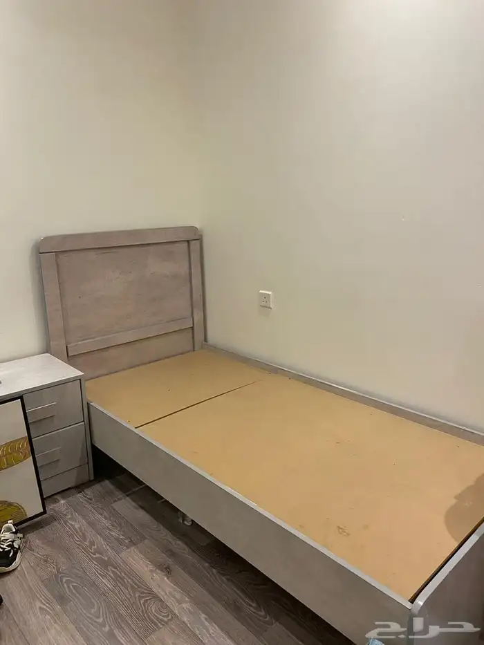 للبيع غرفة نوم وكنب حرف وصاوله 0