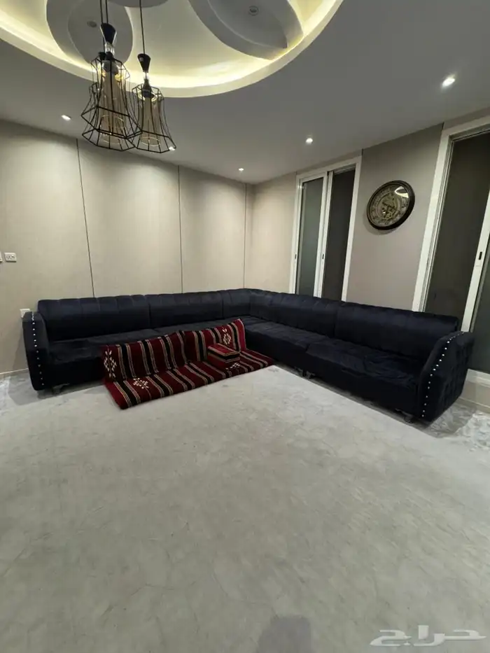 للبيع غرفة نوم وكنب حرف وصاوله 2