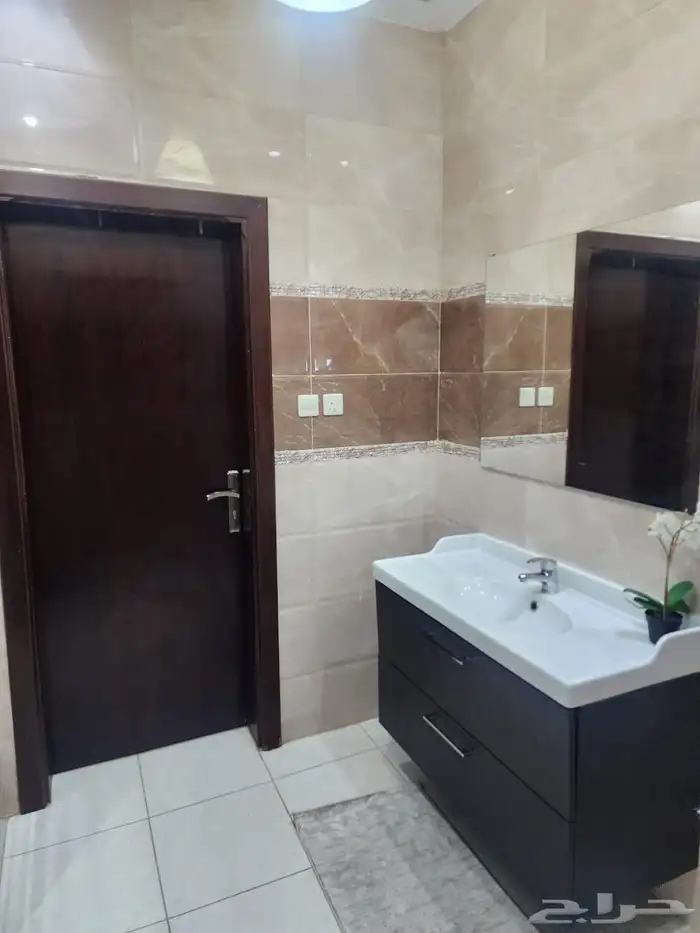 شقة مفروشة نظيفة جدا للايجار شهري سنوي 8