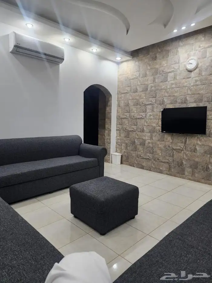 شقة مفروشة نظيفة جدا للايجار شهري سنوي 5