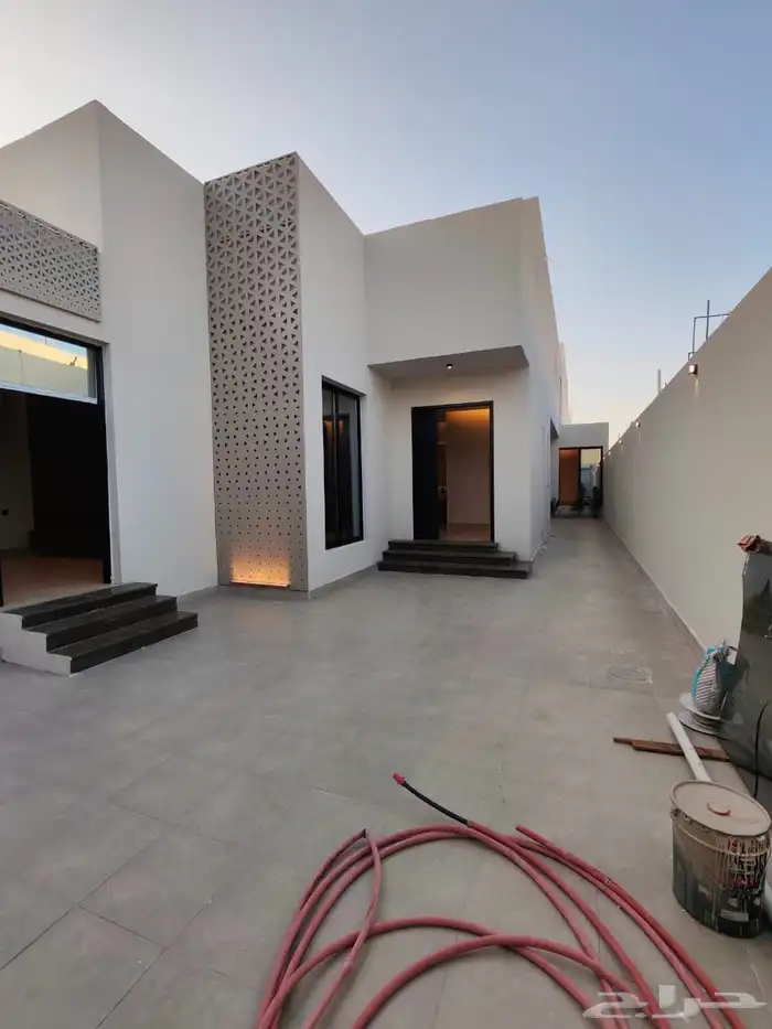 فله نص ارض للبيع حي الفلاح 16