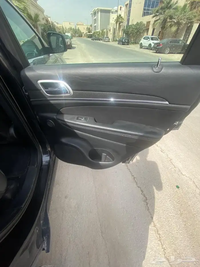 جيب srt للبيع 7