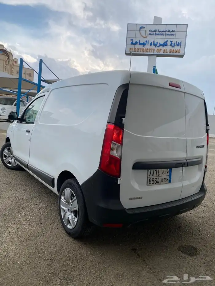 فان نقل بضائع رينو 7