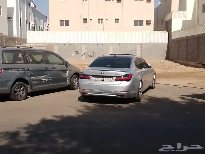 سطب خلفي بي ام الفئه السابعه مستخدم نظيف 0