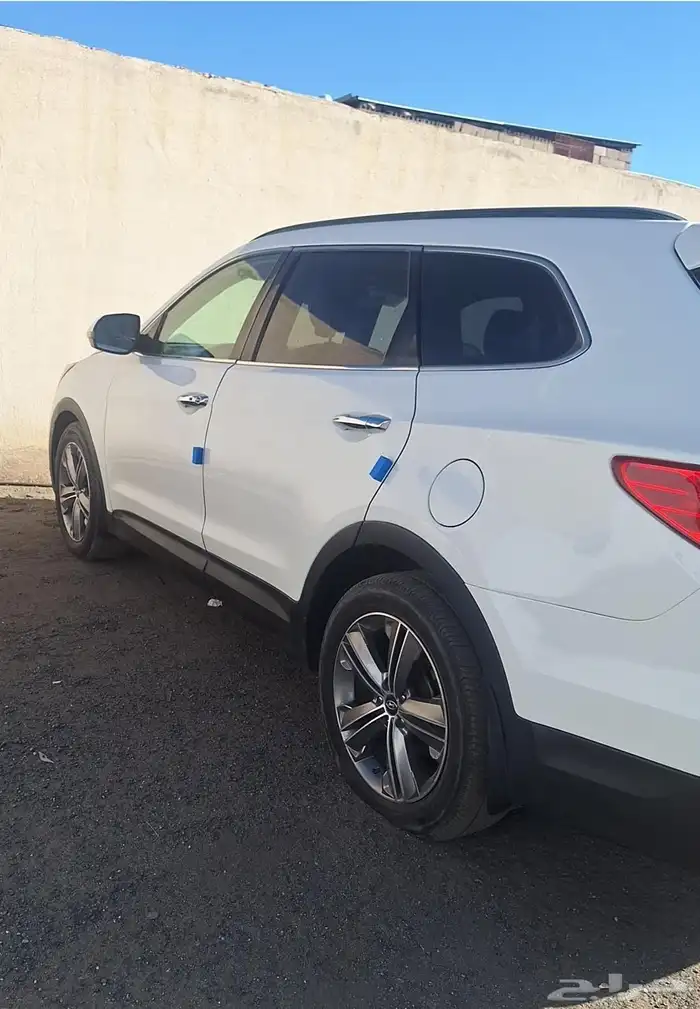 عندي سنتافيه 2014 وظعها ممتاز سبب البيع احتاج سياره صغيره 0