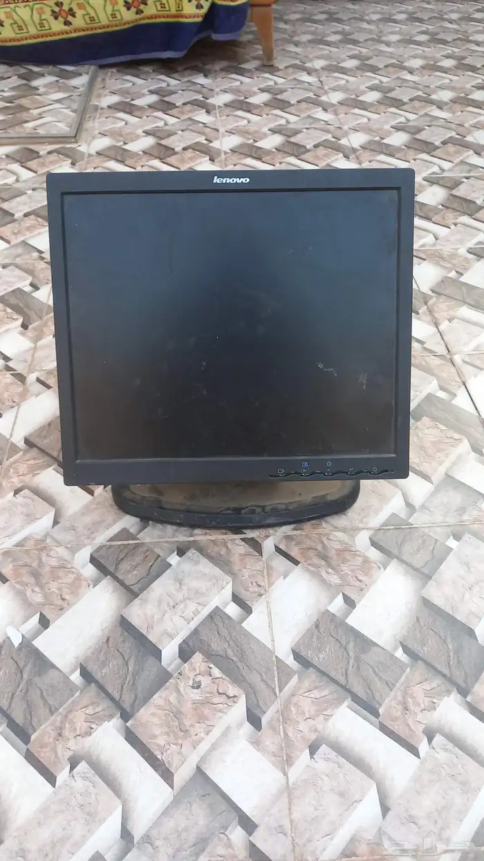 2جهاز كمبيوتر مع 4شاشة شغال تمام وعدد3 جهاز سوني 234 شغلين 2