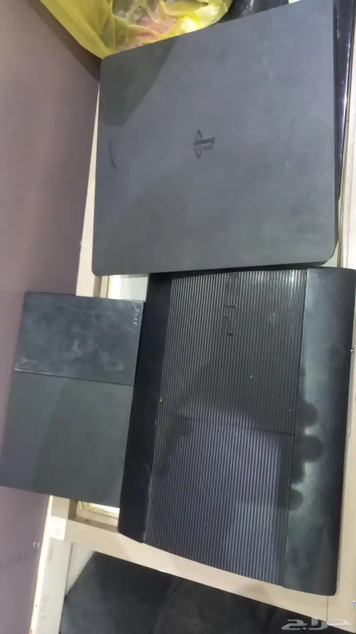 2جهاز كمبيوتر مع 4شاشة شغال تمام وعدد3 جهاز سوني 234 شغلين 0