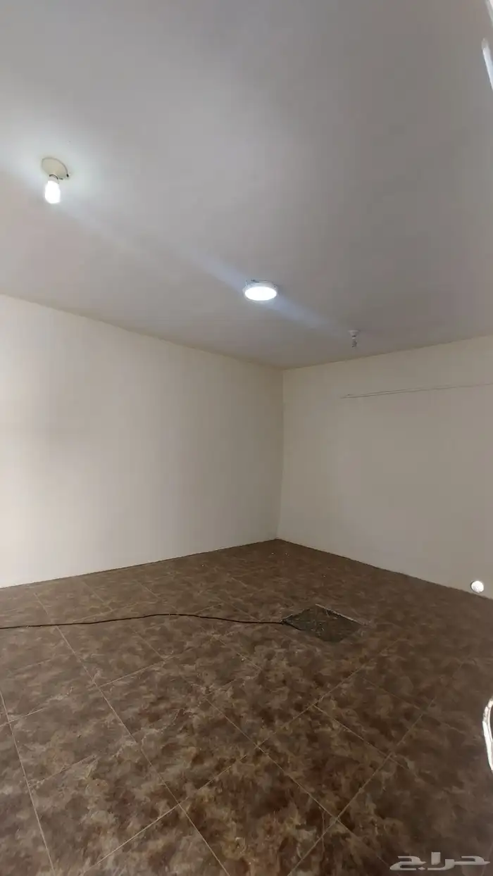 عماره دور وشقتين بحي المطار حائل 2