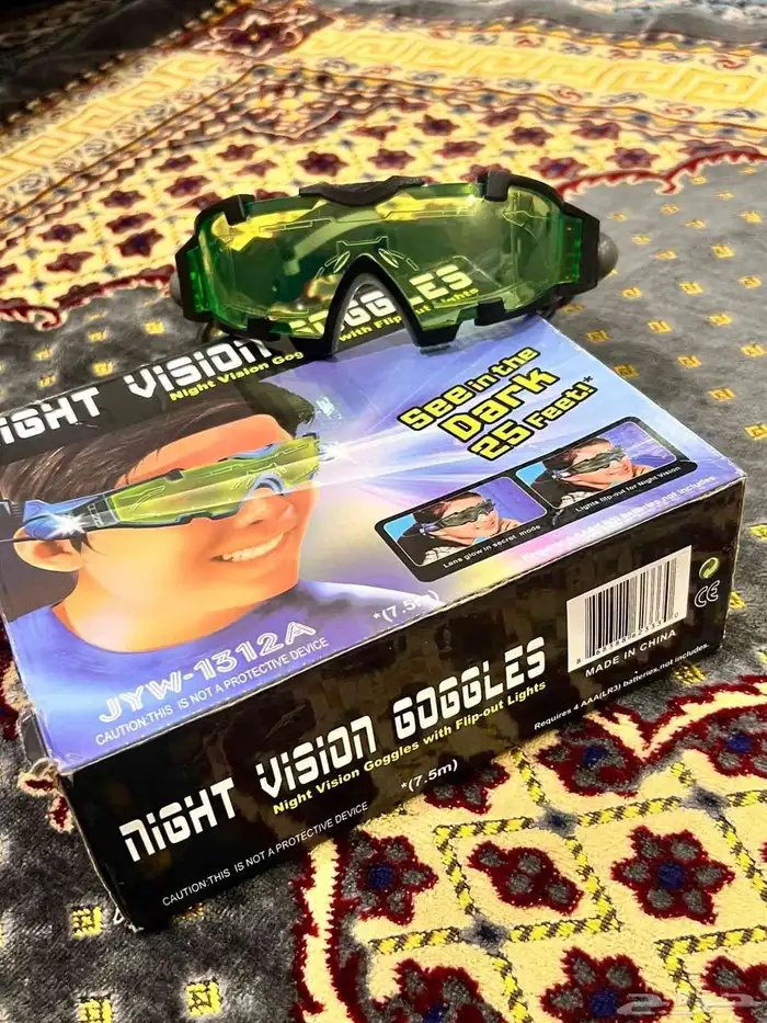 اشرطه وعطر وكتاب ونظارات ليليه 4