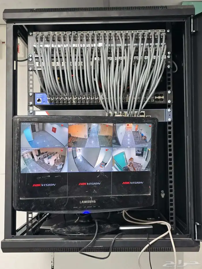 السلام عليكم يوجد لدينا توريد وتركيب كاميرات مراقبه وانتركم 1