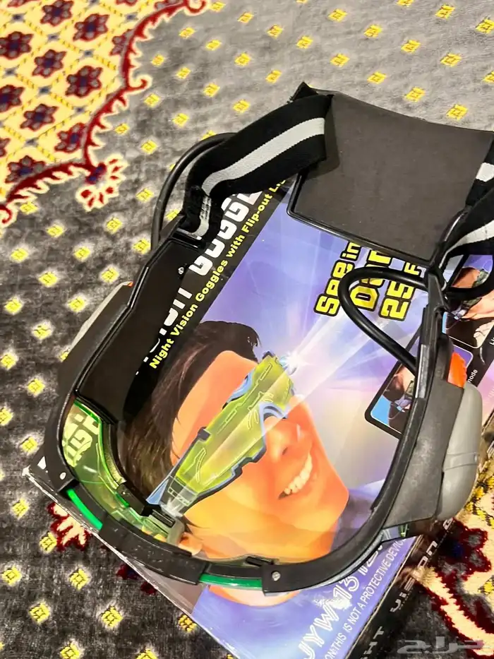 اشرطه وعطر وكتاب ونظارات ليليه 5